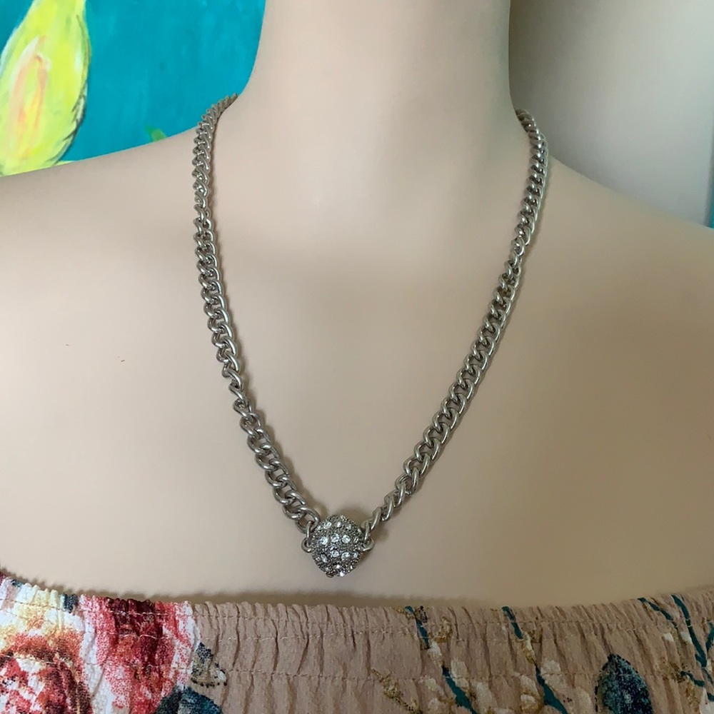 Women’s necklace